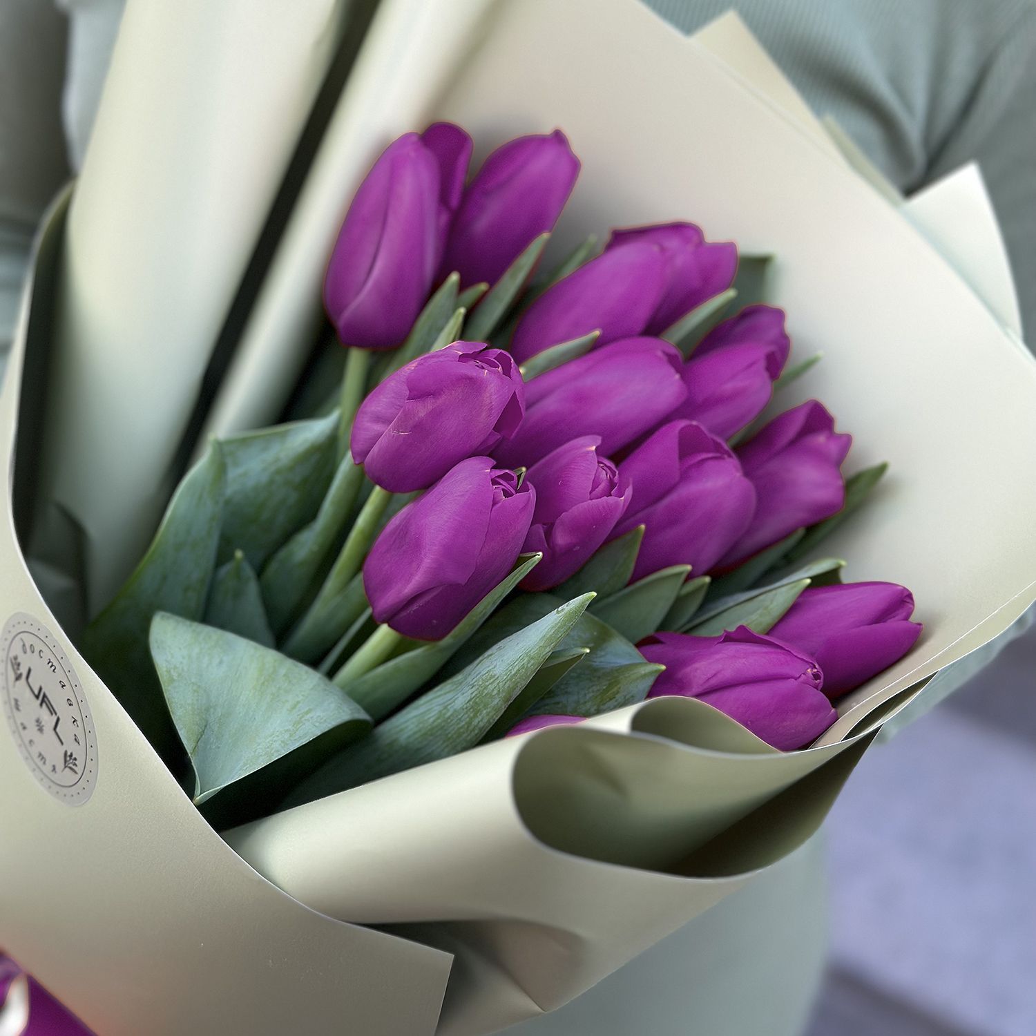 15 фиолетовых тюльпанов 90 $