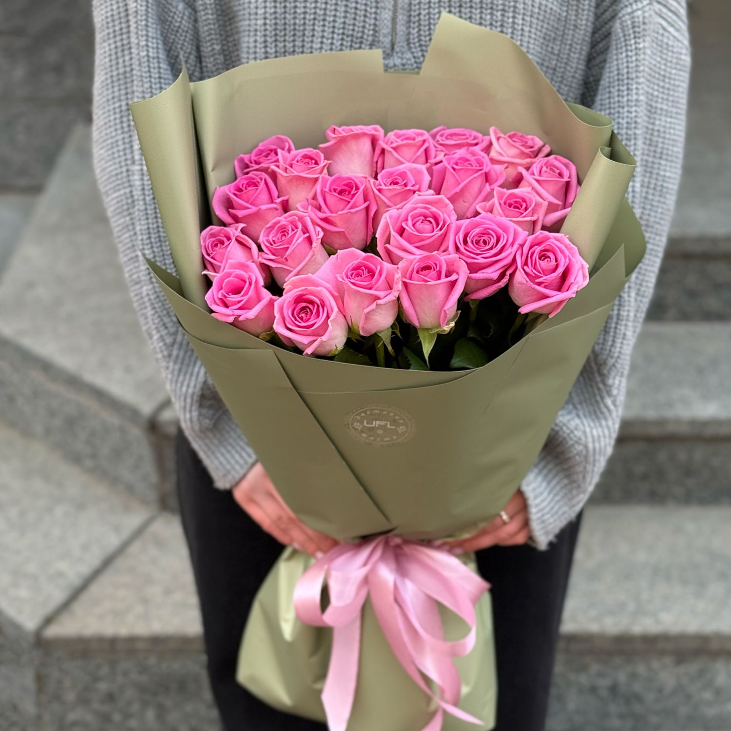 21 pink roses 86 $
