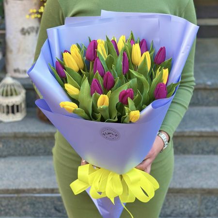 25 желтых и фиолетовых тюльпанов Киев