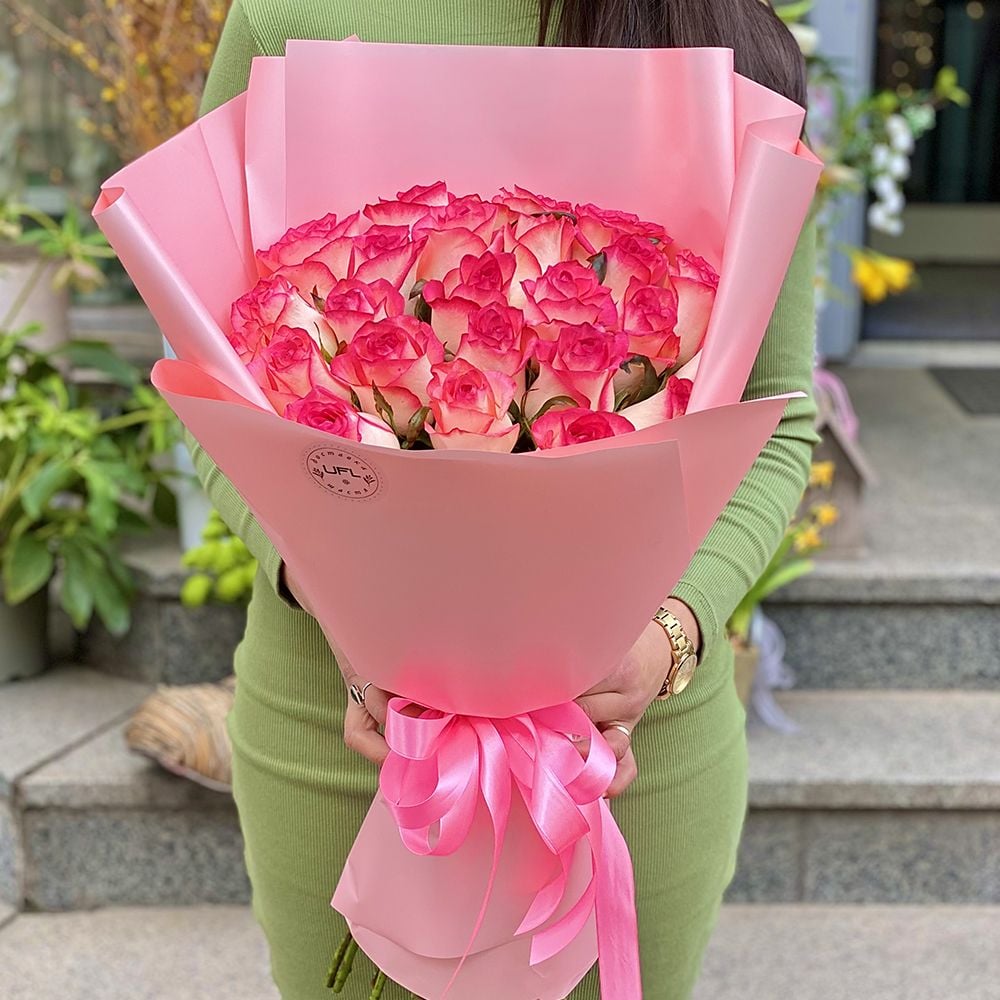 25 pink roses