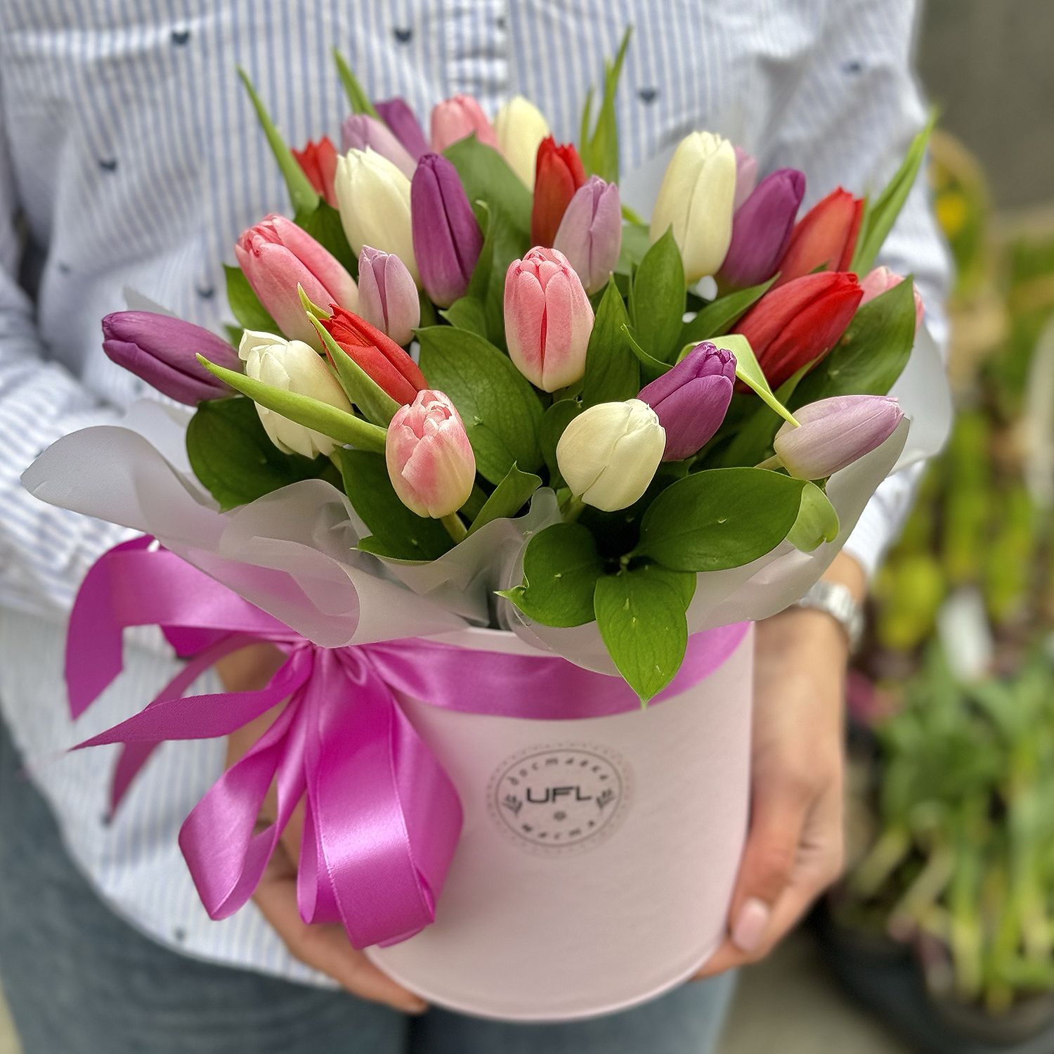 25 tulips in a box