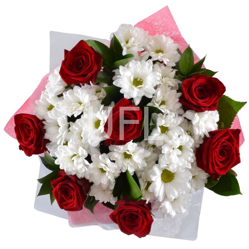 Букет из красных роз и хризантем Хайбридж