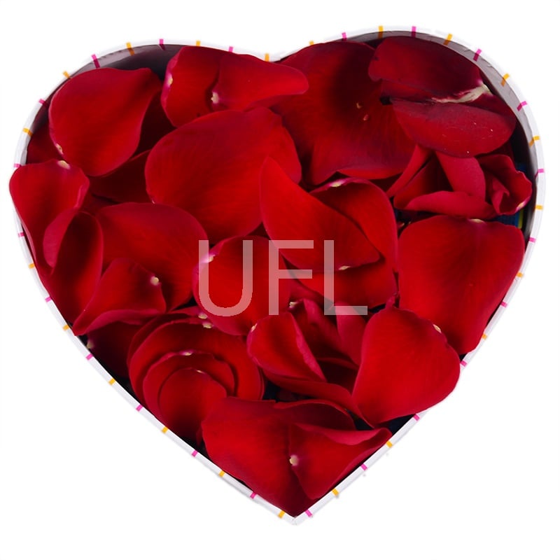 Rose petals in a box 110 €