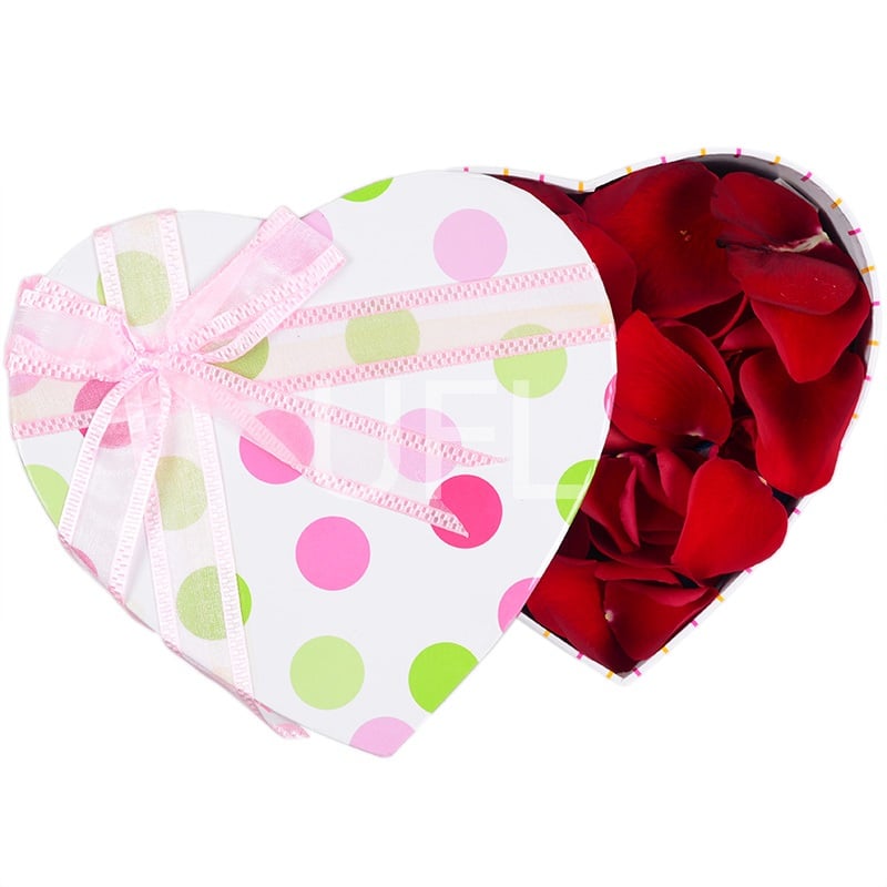 Rose petals in a box 110 €