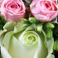 Букет квітів Біло-рожевий Монтевідео
														