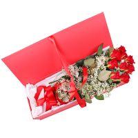 Букет 9 роз в подарочной коробке