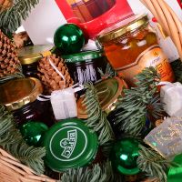 Basket: Gift under Christmas tree Sumy