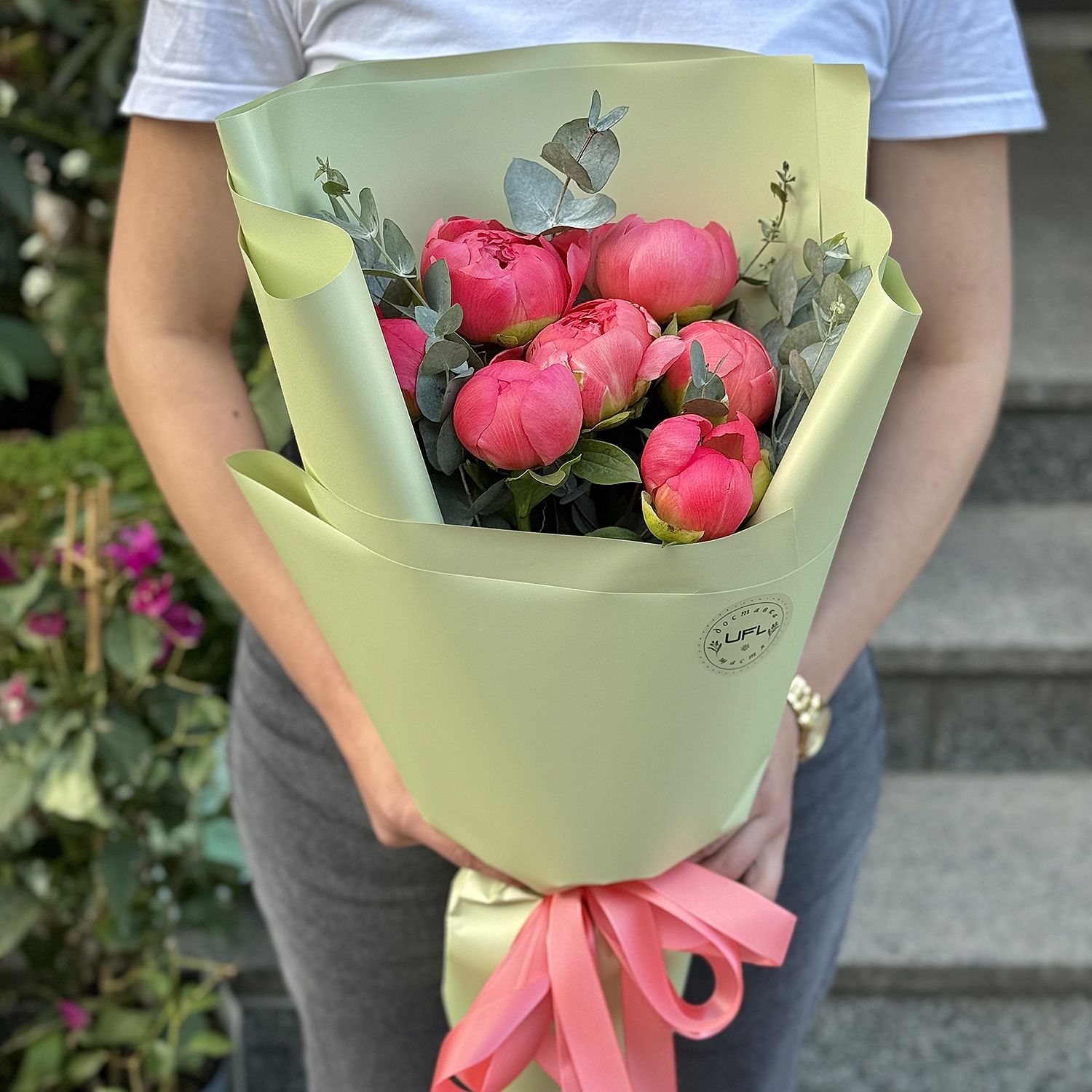 7 коралових півоній (імпорт) 55 $