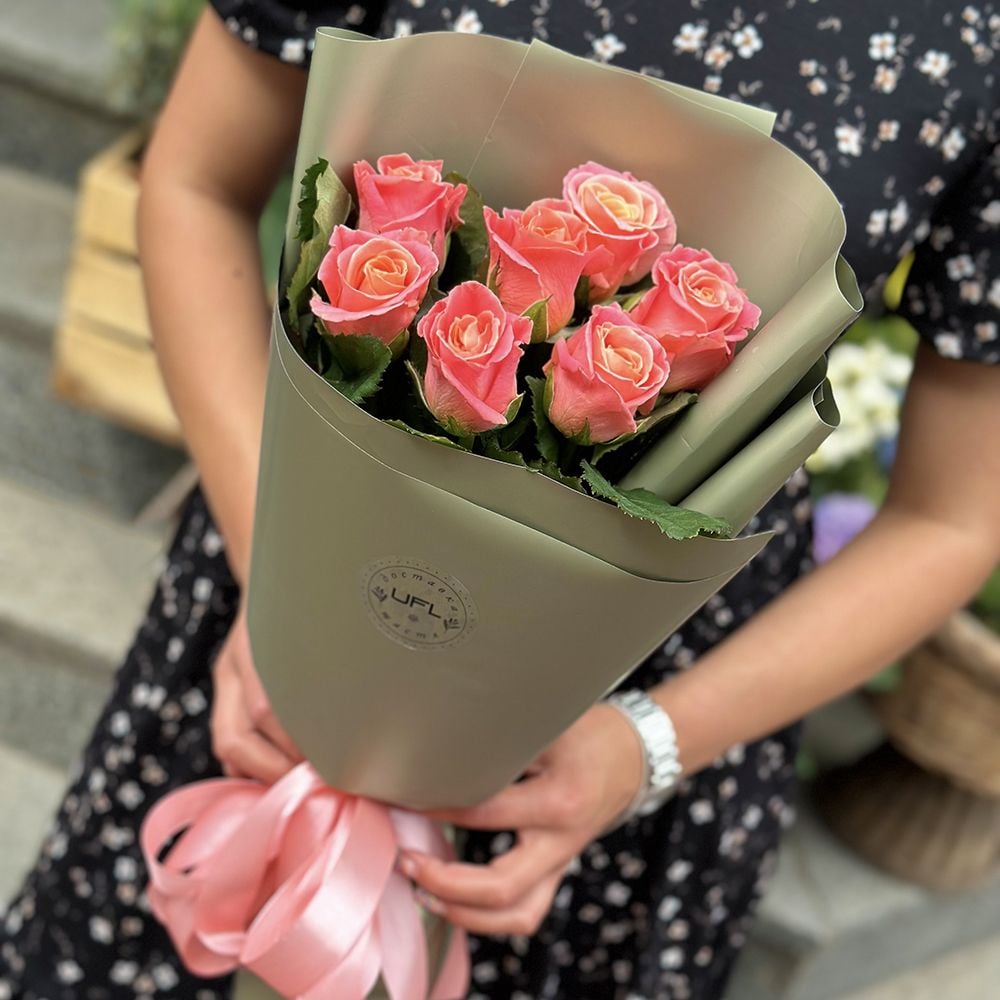 7 коралловых роз 48 €