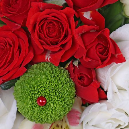 Cake with flower arrangement