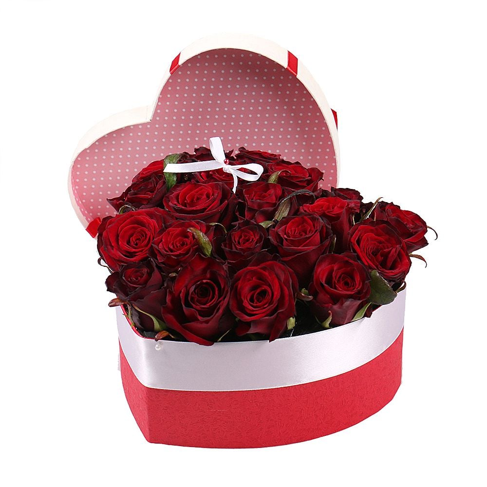 Heart of roses in a box
