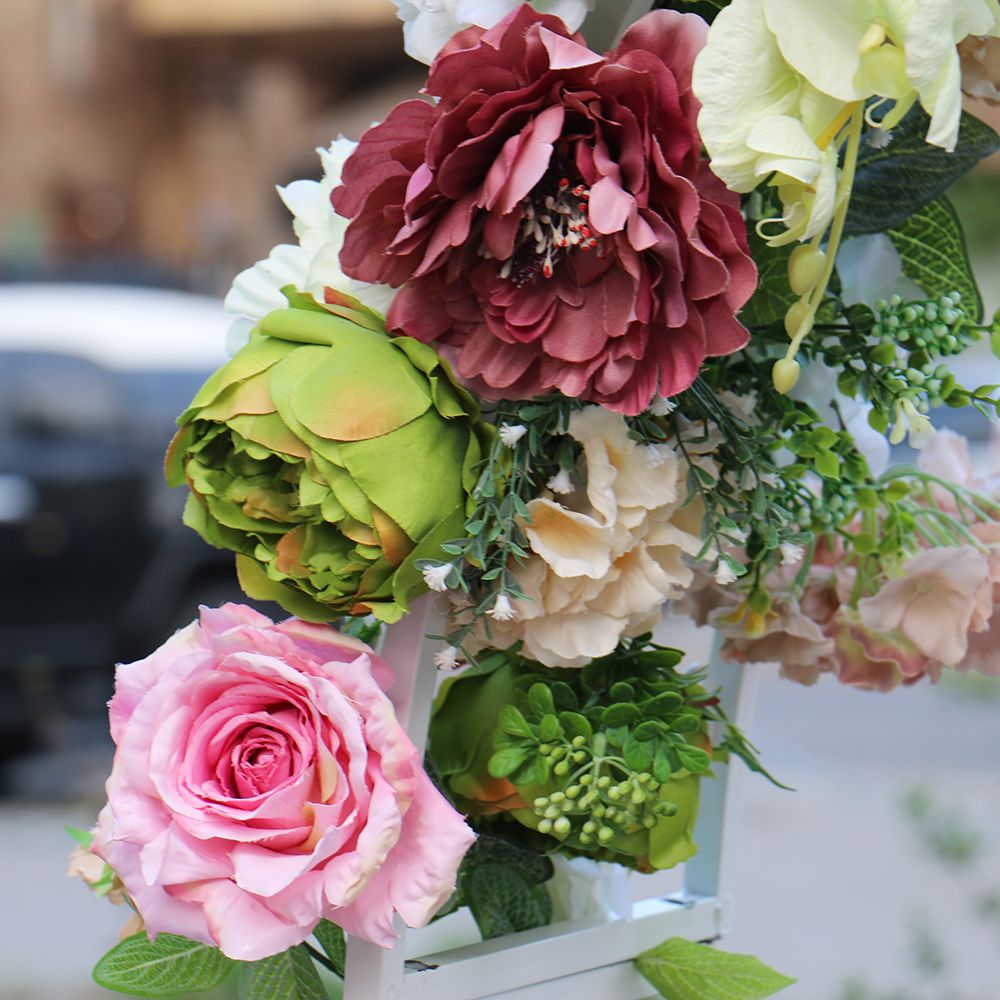  Bouquet Wedding arch
													