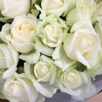 25 белых роз крафт