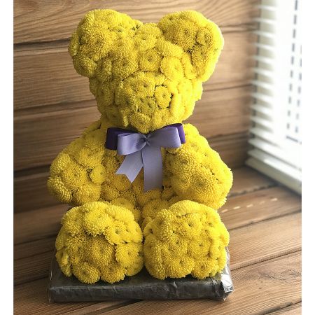 Желтый мишка из цветов с бантиком