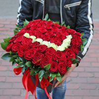 Roses in box 'With love' Puhovka