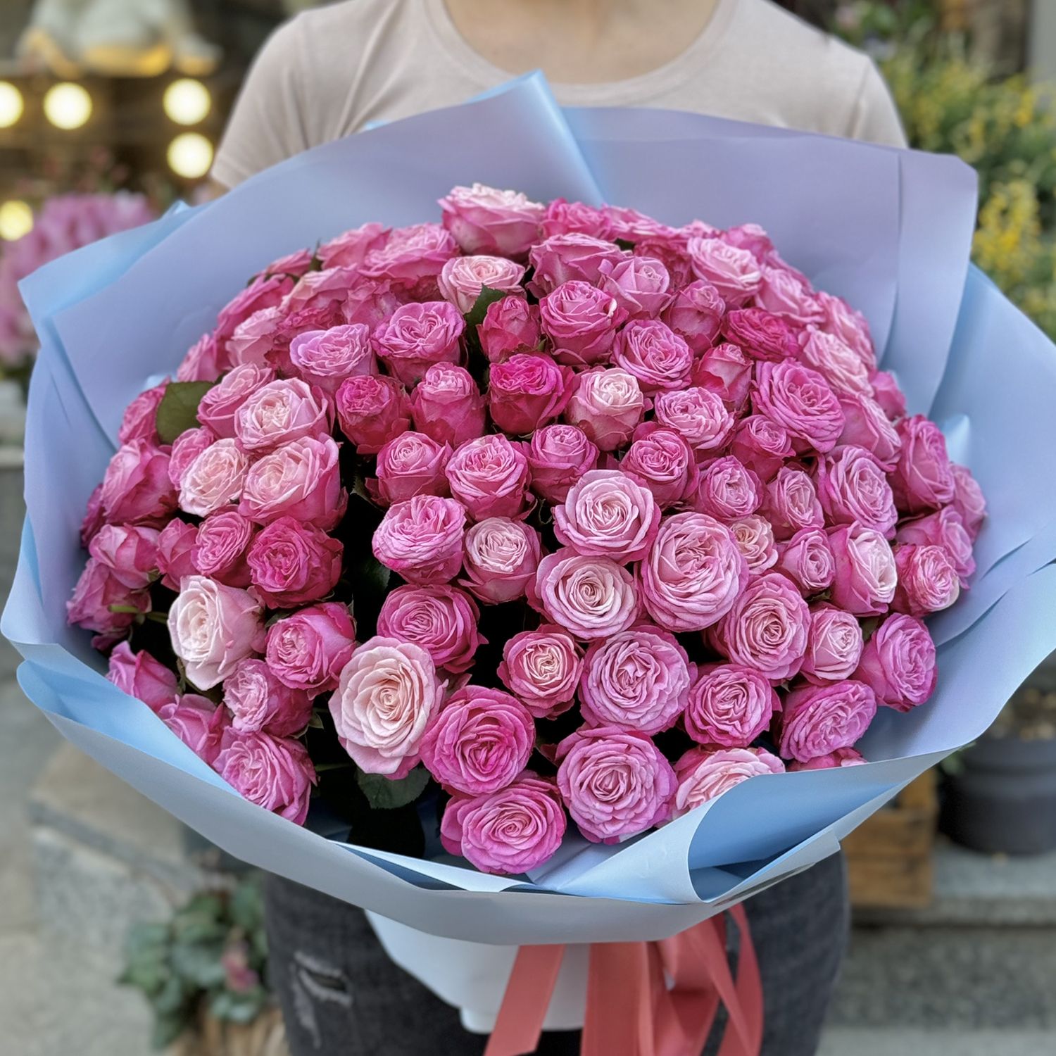 Акція! 101 яскраво-рожева троянда 40 см