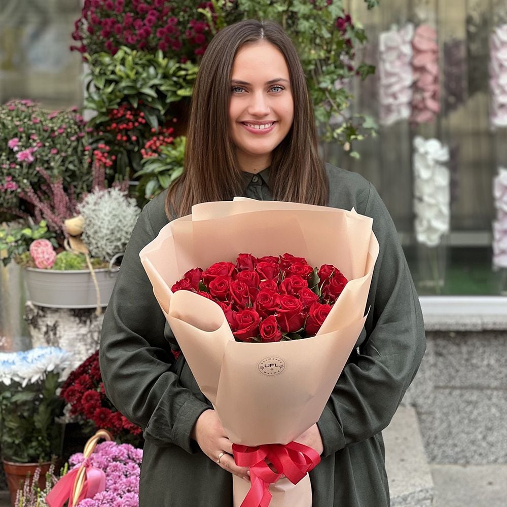 Букет из 25 червоних троянд 275 $