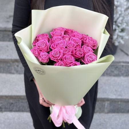 Акция! 25 розовых роз Лагодехи