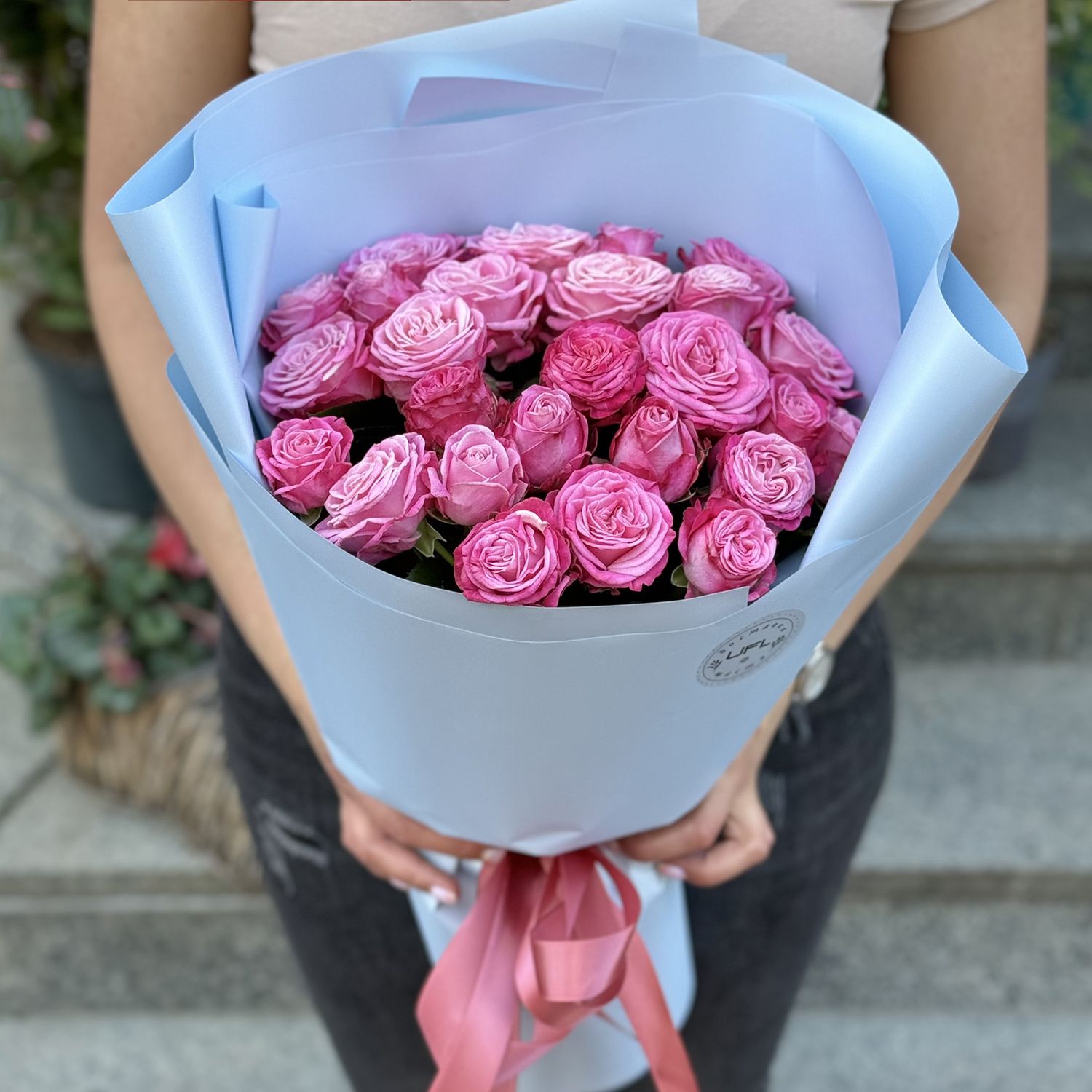 Акция! 25 ярко-розовых роз 40 см Подол (Киев)