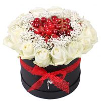 Цветочная коробка с ягодамі Киев