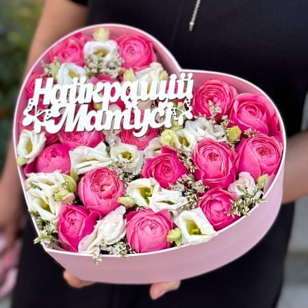 Коробка с цветами для мамы Росток