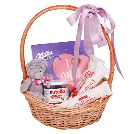 Basket with sweets and teddy Gujva