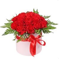 Красные розы в коробке Тайбей