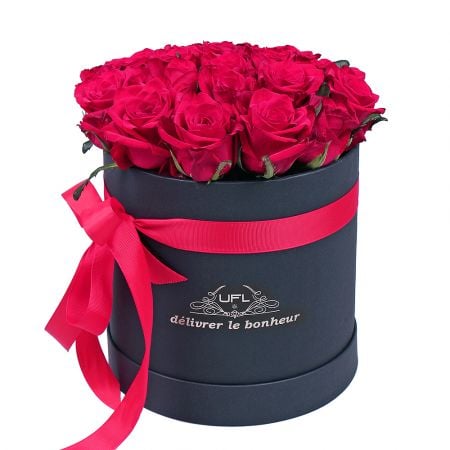Красные розы в коробке 23 шт Тетиев