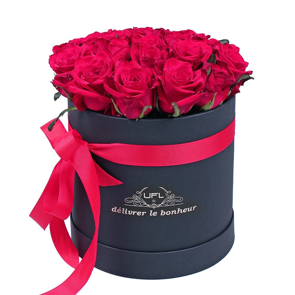 Красные розы в коробке 23 шт Аяччо