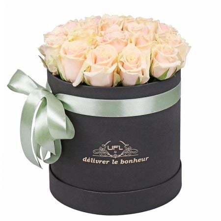 Кремовые розы в коробке 21 шт Теплице
