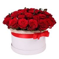 Карминовый сюрприз 35 роз в коробке