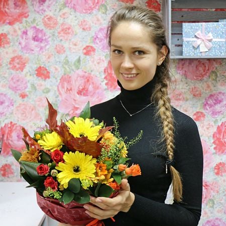 Яскравий мікс з 15 квіток Київ