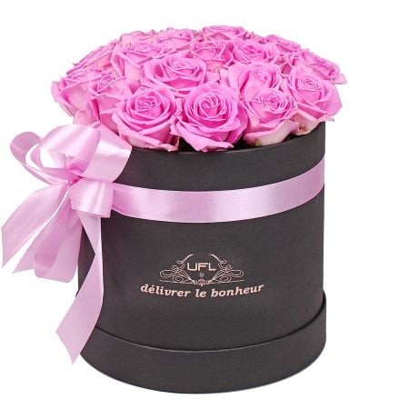 Розовые розы в коробке 23 шт Вальбонн