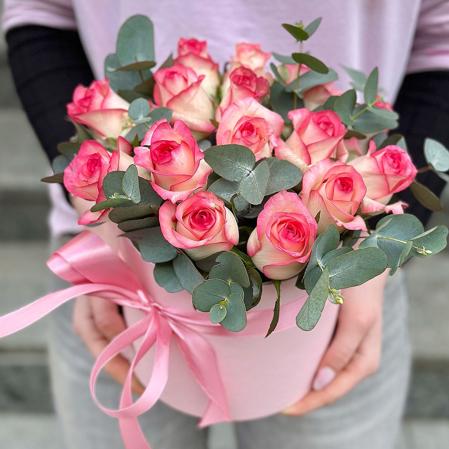 Roses in a box Jumilia 89 $