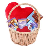 Sweet basket with heart Colmar