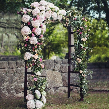  Bouquet Wedding arch
													