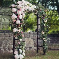  Bouquet Wedding arch
														