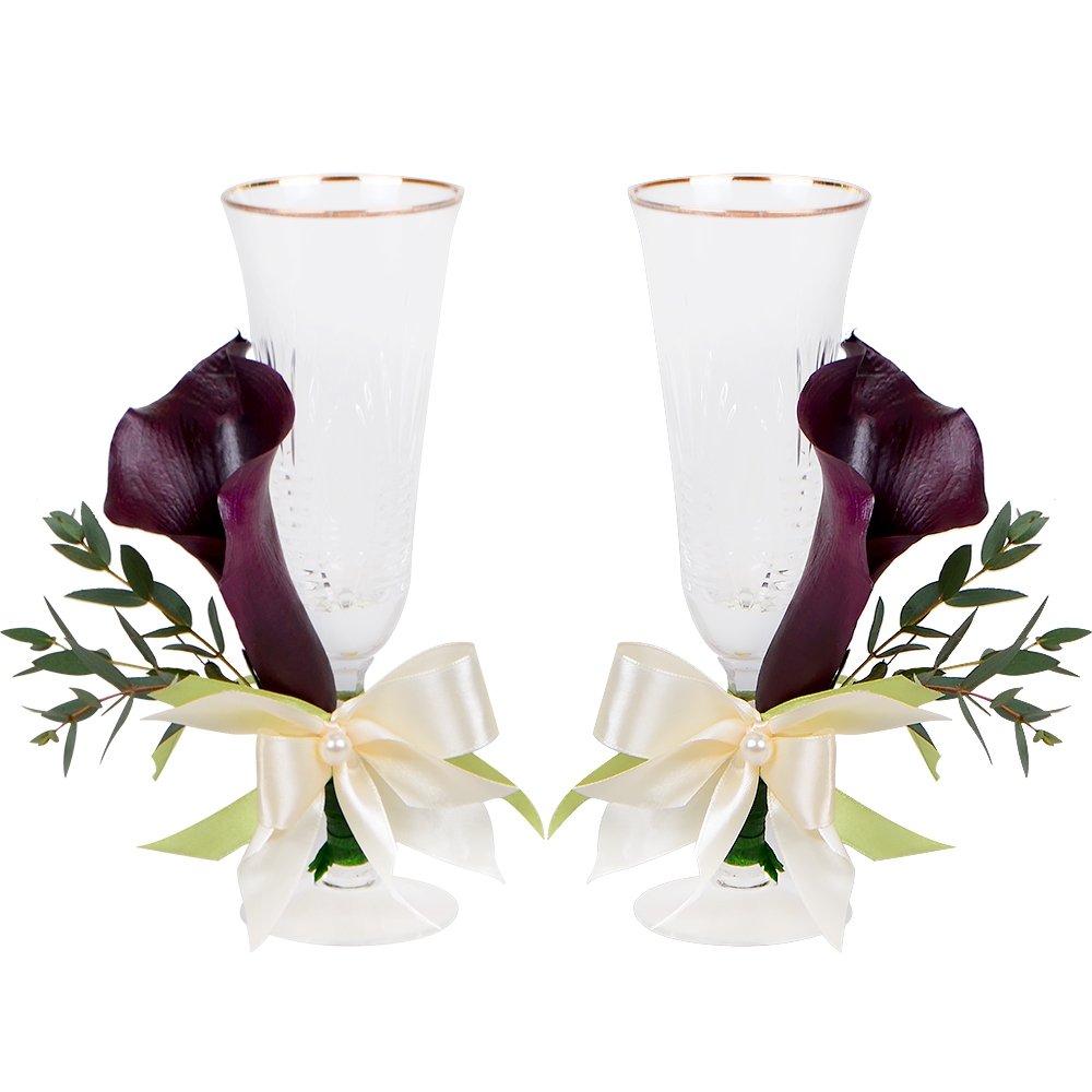 Wedding glasses with calla lilies