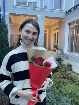 Дівчина з тюльпанами