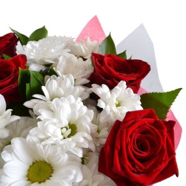 Букет из красных роз и хризантем Айя-Напа