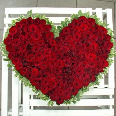 Сердце из роз (145 роз) Великодолинское