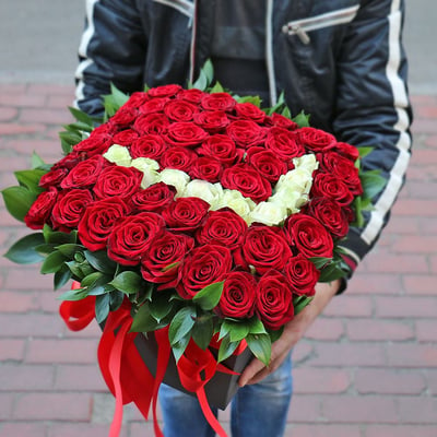 Розы 51 шт в коробке 'С любовью' Алматы