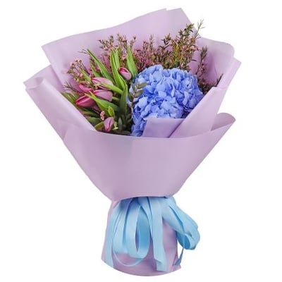 Голубая гортензия и тюльпаны Николаев