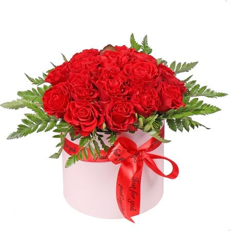 Красные розы в коробке Берегомет