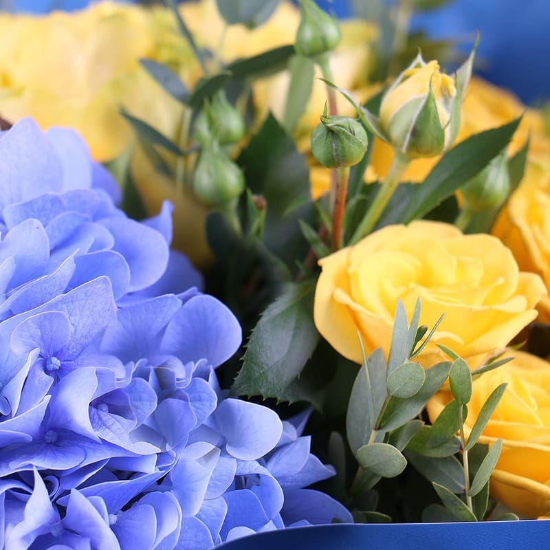 Blue and yellow bouquet 11960 грн