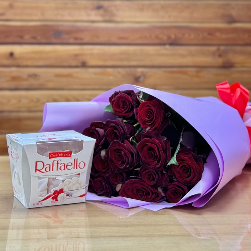 15 червоних троянд + rafaello 7767 грн