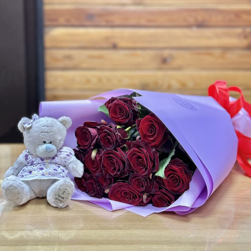Букет 15 червоних троянд + ведмедик 8300 грн