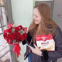 Bouquet in shades of red (+croissants as a gift)