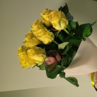 Yellow roses by the piece