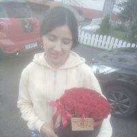 Красные розы в коробке 23 шт